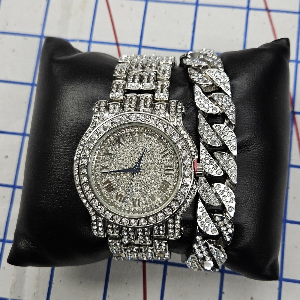 New Silver men's watch and bracelet set